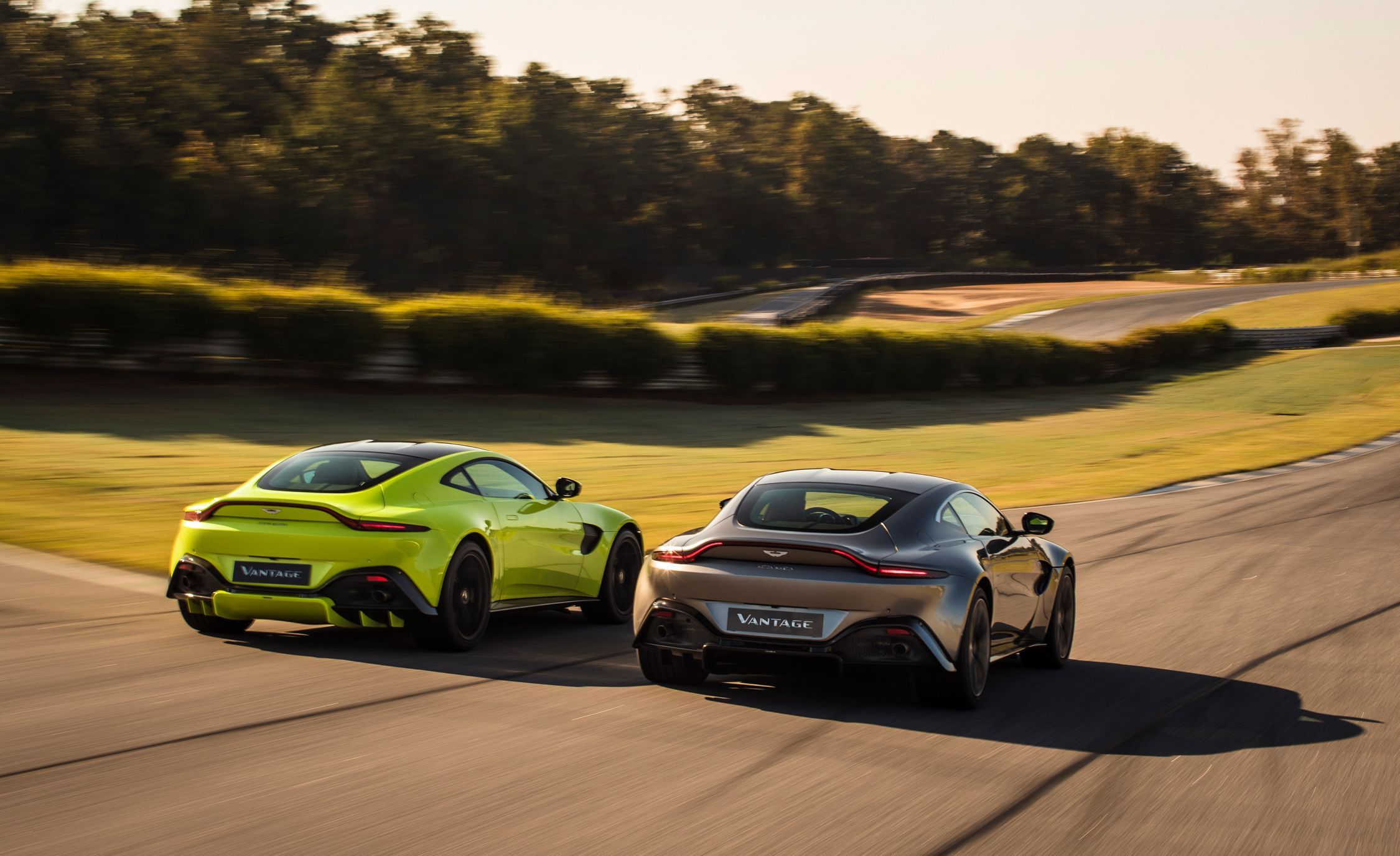 阿斯顿马丁轻取梅赛德斯，拉塞尔扛起全队