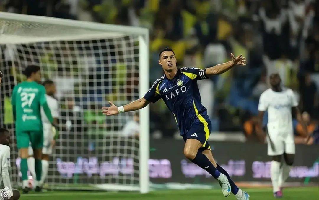 曼联完胜勒沃库森，C罗状态火热