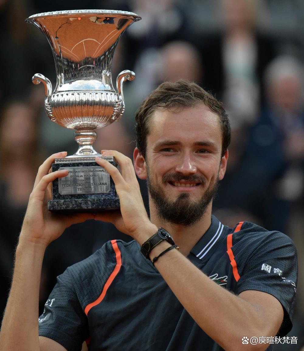 拉沃尔杯完胜联合杯，梅德韦杰夫点燃赛场