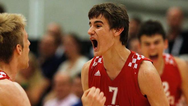 日本队逆转瑞典队，波尔高光表现